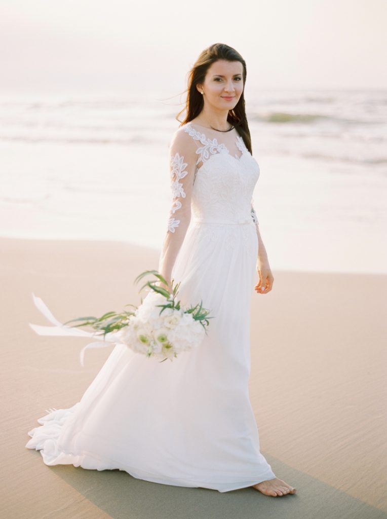 Minimalistyczna sesja ślubna nad Bałtykiem