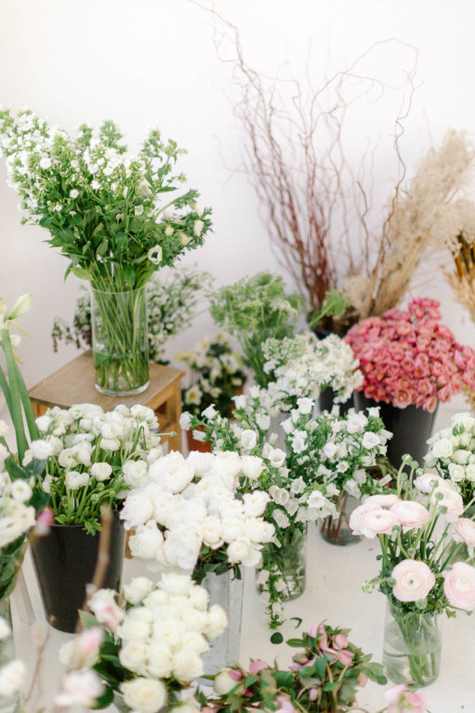 Kwiaty na zimowy biały ślub