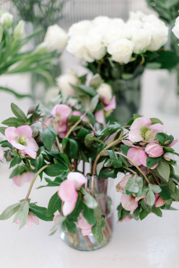 Kwiaty na  ślub zimą, ciemierniki